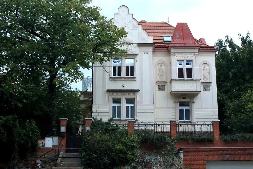 Historic Villa Apartments Praga