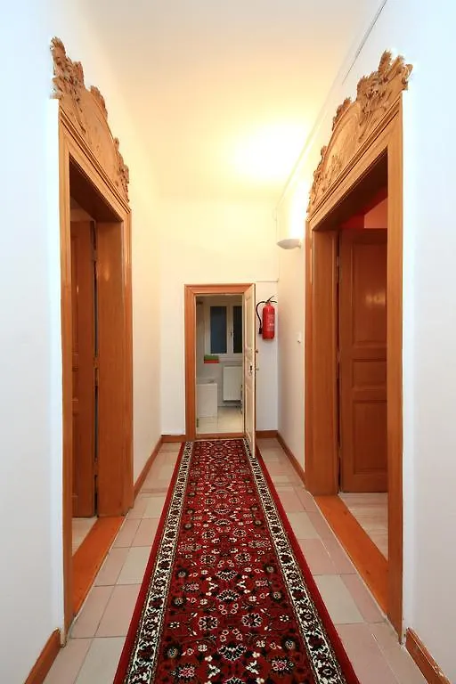 Historic Villa Apartments Praga
